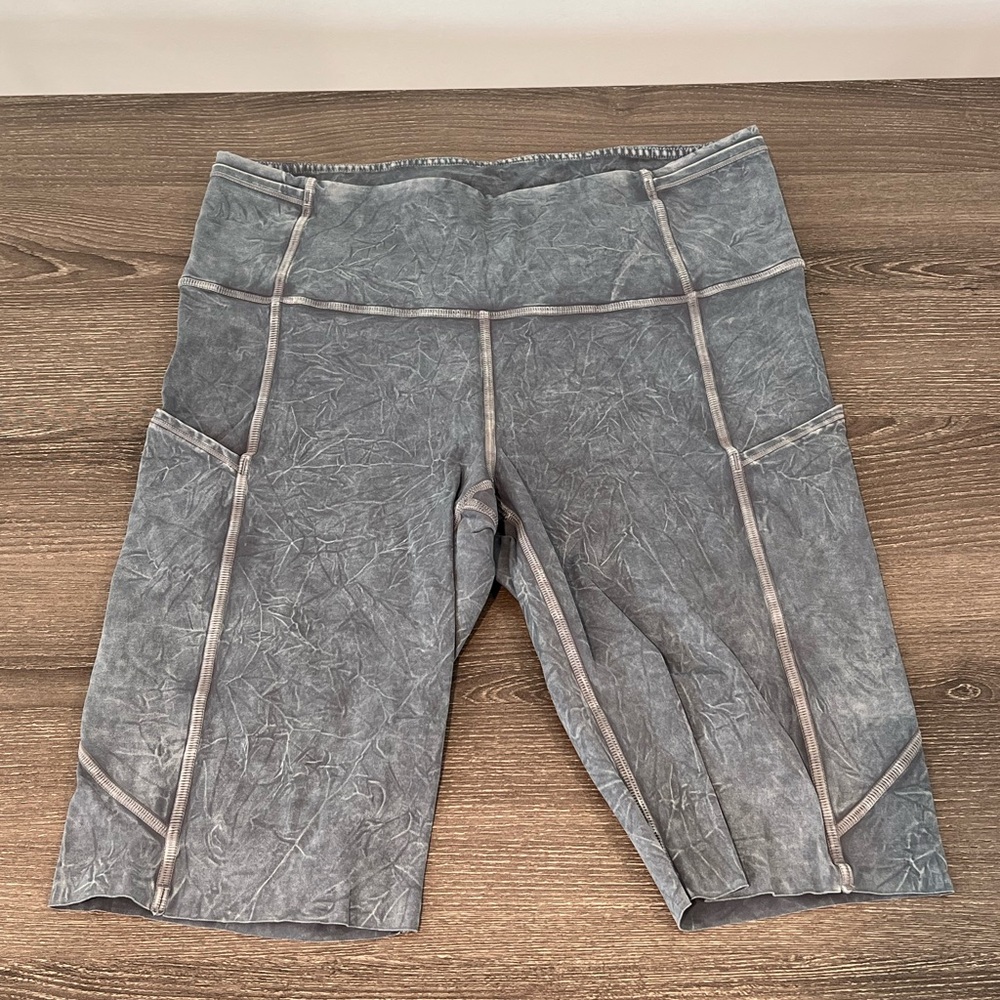 NEW: lululemon bike shorts with pockets